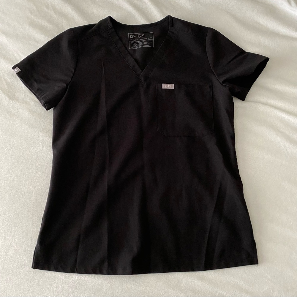 FIGS ONE POCKET SCRUB TOP